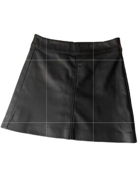 BLANK NYC • Black Deja Boo Vegan Leather Mini Skirt • Size 24
